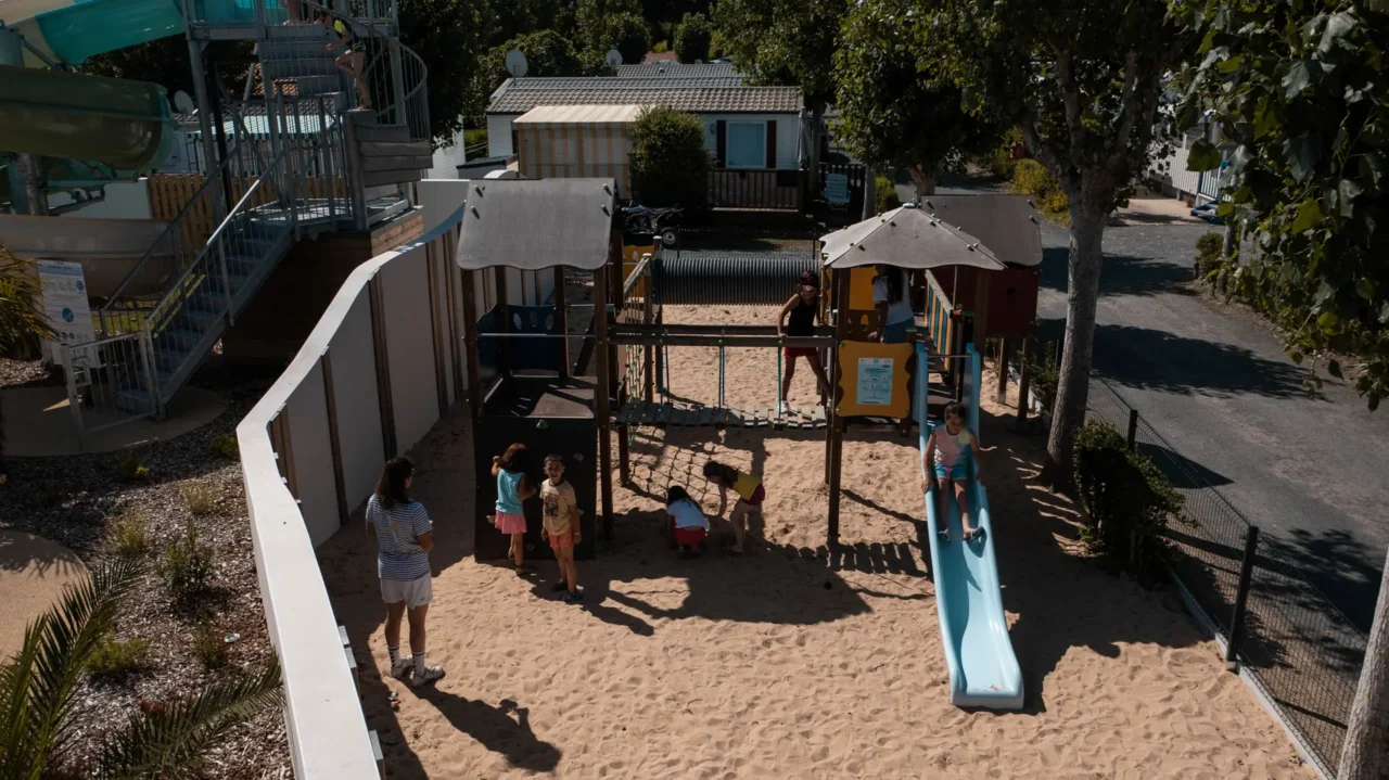 aire de jeux au camping a st hilaire de riez