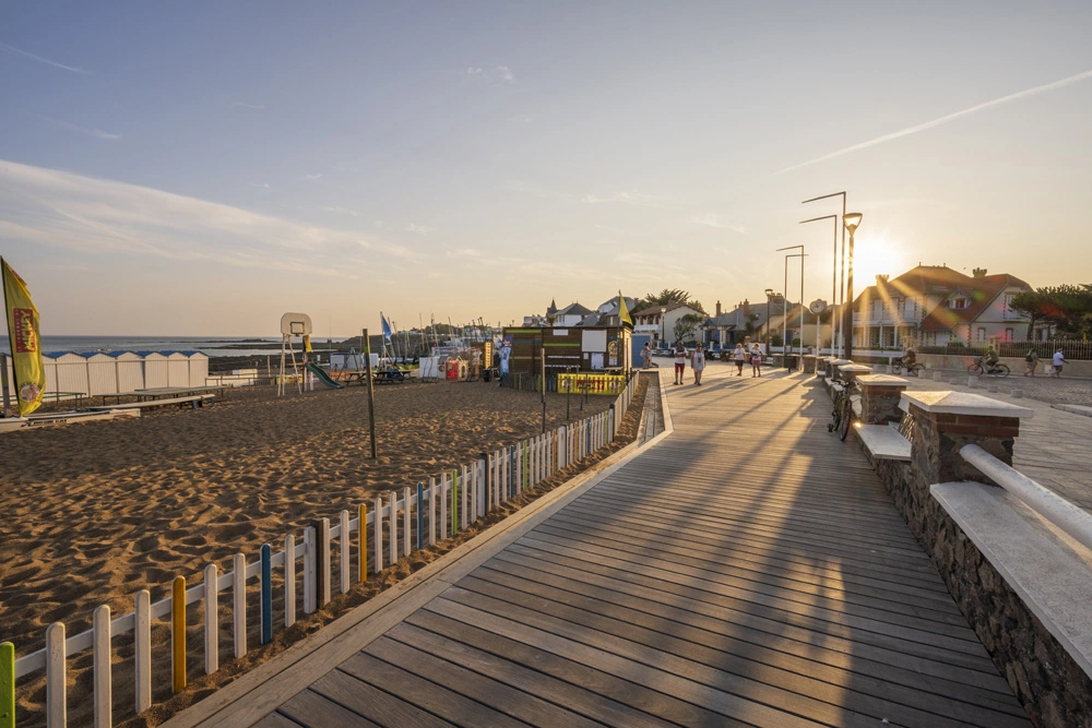 balade au bord de plage de saint gilles croix de vie