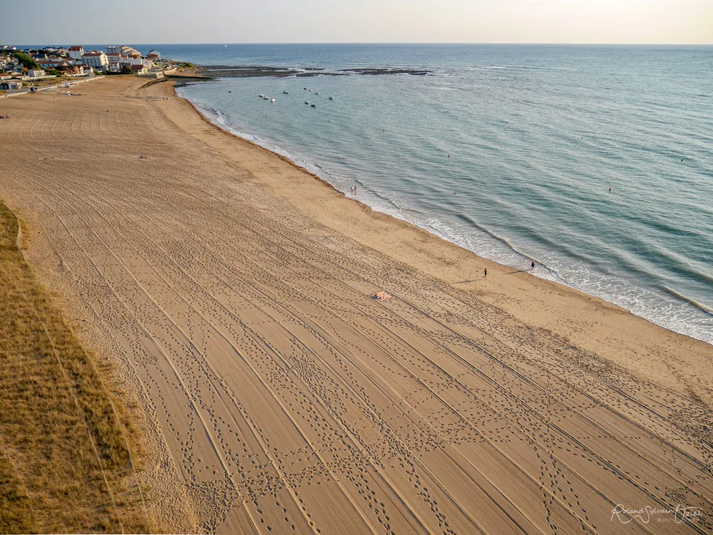photo aerienne plage près du camping à saint hilaire de riez